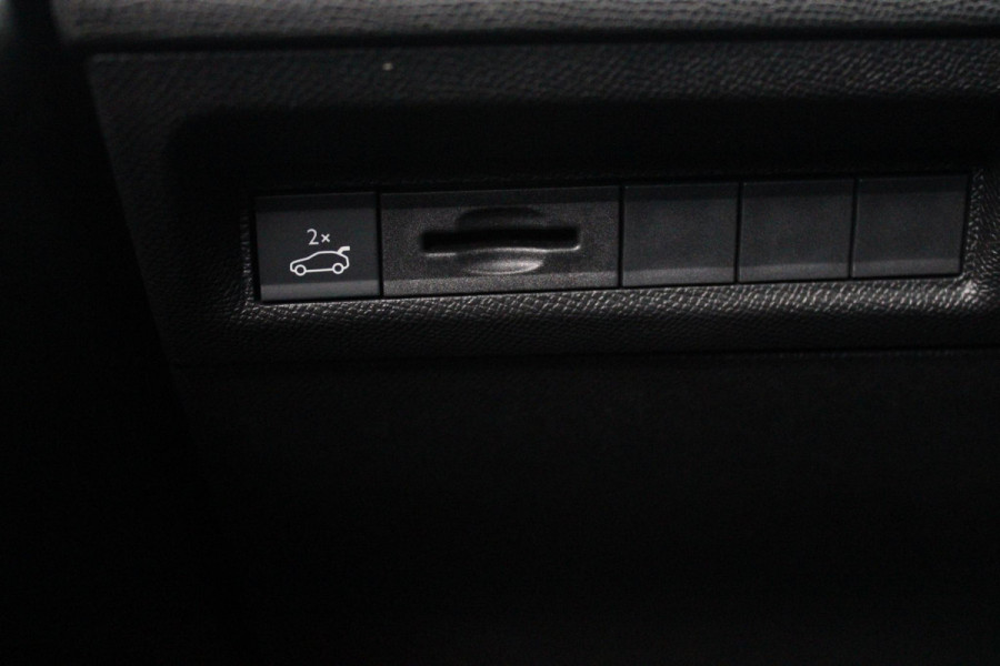 Peugeot 308 SW 1.2 130PK GT | 360° CAMERA | ELEKTRISCH BEDIENBARE ACHTERKLEP | FULL LED KOPLAMPEN | NAVIGATIE | DRAADLOZE APPLE CARPLAY/ANDROID AUTO | DRAADLOZE TELEFOONLADER | LICHTMETALEN VELGEN 18" "BLACK" | DODEHOEK DETECTIE | ADAPTIVE CRUISE CONTROL | KEYLESS ENTRY/START |