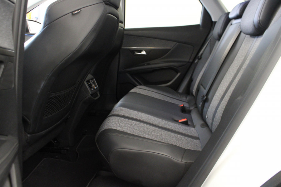 Peugeot 3008 1.2 PureTech Allure / PANO