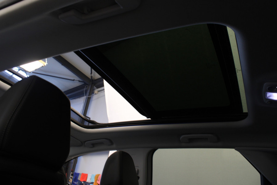 Peugeot 3008 1.2 PureTech Allure / PANO
