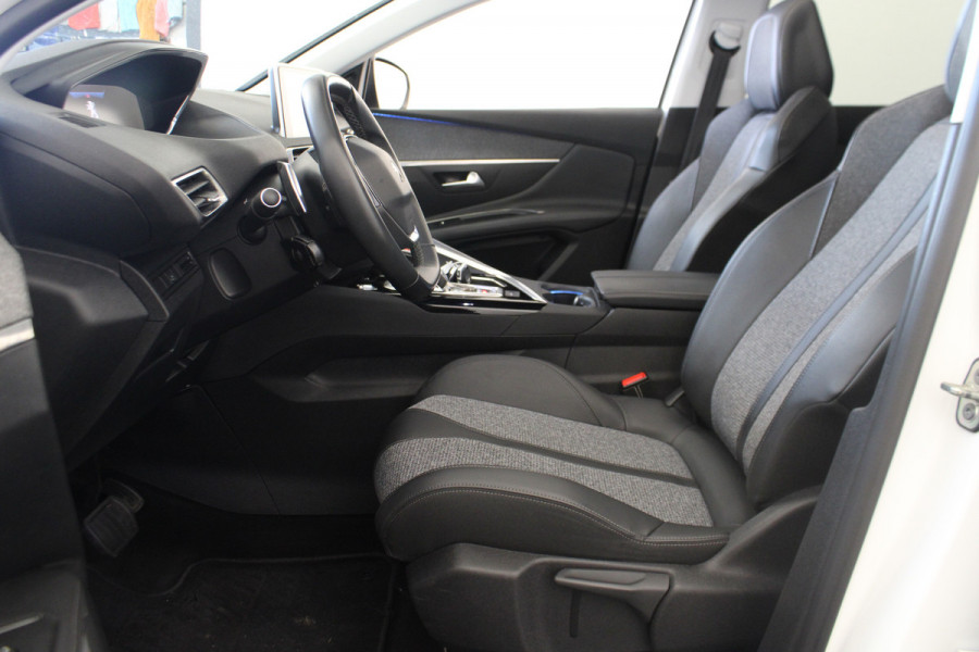 Peugeot 3008 1.2 PureTech Allure / PANO