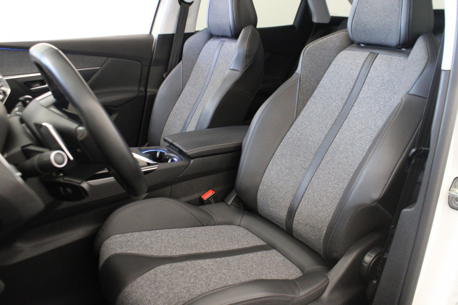 Peugeot 3008 1.2 PureTech Allure / PANO