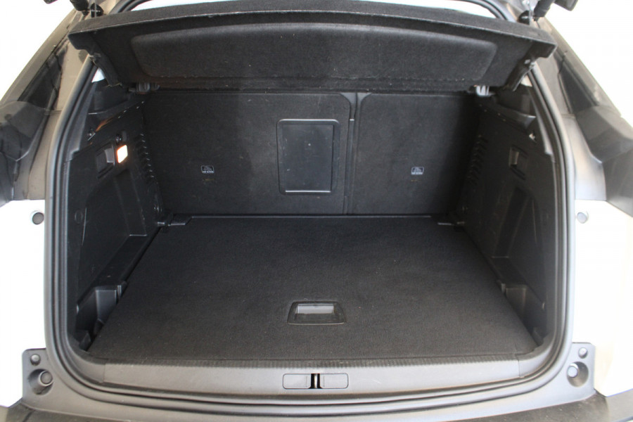 Peugeot 3008 1.2 PureTech Allure / PANO