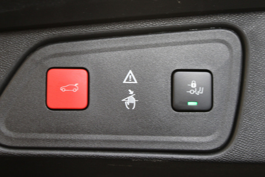 Peugeot 3008 1.2 PureTech Allure / PANO
