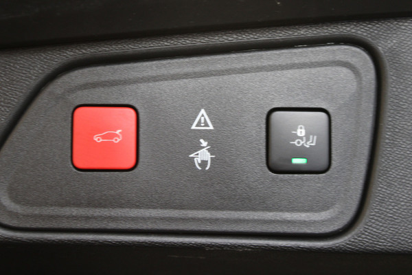Peugeot 3008 1.2 PureTech Allure / PANO