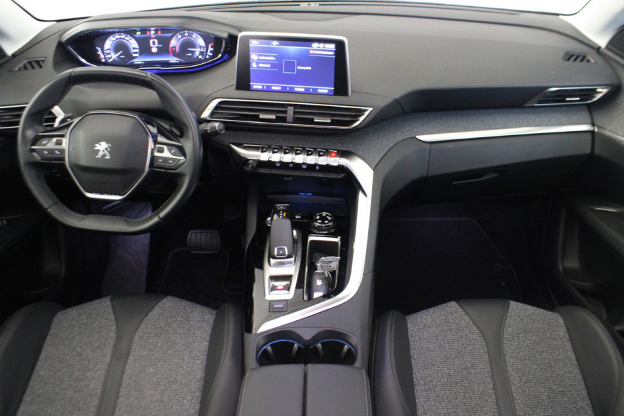 Peugeot 3008 1.2 PureTech Allure / PANO