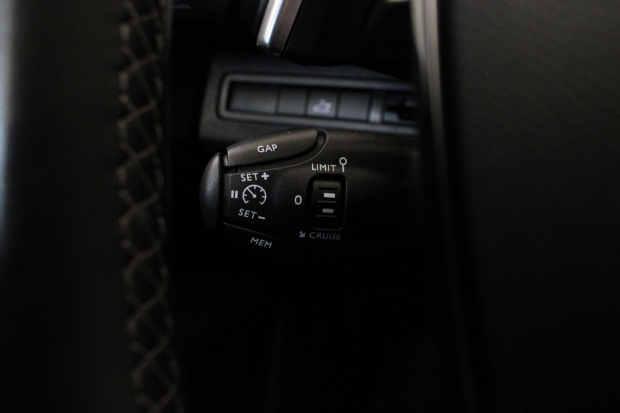 Peugeot 3008 1.2 PureTech Allure / PANO