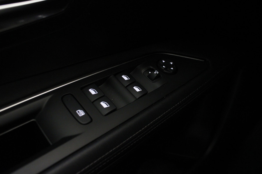 Peugeot 3008 1.2 PureTech Allure / PANO