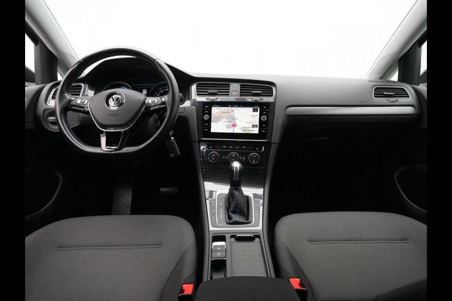 Volkswagen e-Golf 136pk E-DITION Navigatie Camera Acc Pdc Led 126