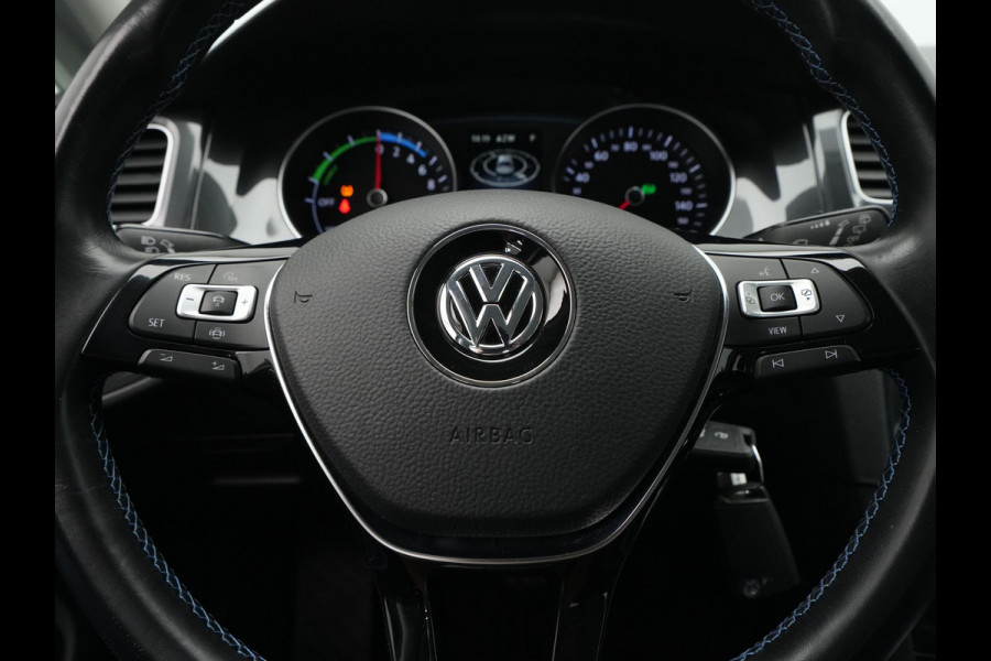 Volkswagen e-Golf 136pk E-DITION Navigatie Camera Acc Pdc Led 126