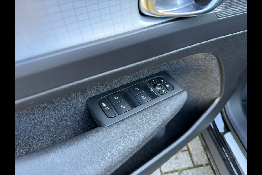 Volvo XC40 1.5 T4 Recharge Inscription Expression - Automaat - Parkeerhulp - Navi - Climate