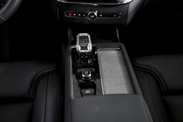 Volvo XC90 2.0 T8 Plug-in hybrid AWD Ultra Dark | Leder Pakket | S/K-Panodak | Luchtvering | Bowers & Wilkins | Elek. Stoel-+massage+verwarming & Ventilatie | Head-Up | Adapt. Cruise |  360 Camera | Google +App. Connect | 22" Diamond 8064