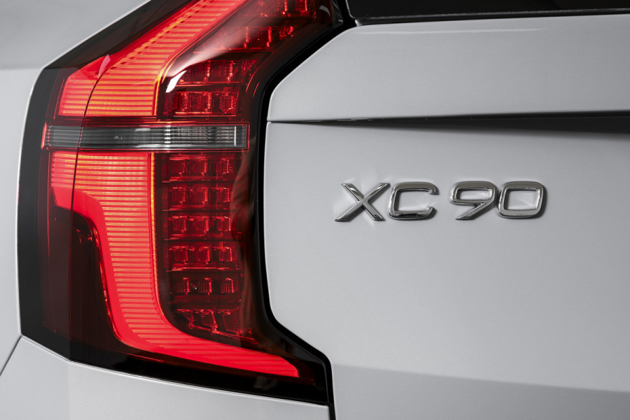 Volvo XC90 2.0 T8 Plug-in hybrid AWD Ultra Dark | Leder Pakket | S/K-Panodak | Luchtvering | Bowers & Wilkins | Elek. Stoel-+massage+verwarming & Ventilatie | Head-Up | Adapt. Cruise |  360 Camera | Google +App. Connect | 22" Diamond 6002