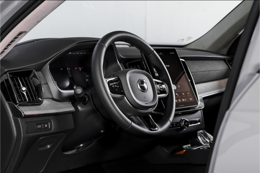 Volvo XC90 2.0 T8 Plug-in hybrid AWD Ultra Dark | Leder Pakket | S/K-Panodak | Luchtvering | Bowers & Wilkins | Elek. Stoel-+massage+verwarming & Ventilatie | Head-Up | Adapt. Cruise |  360 Camera | Google +App. Connect | 22" Diamond 6002