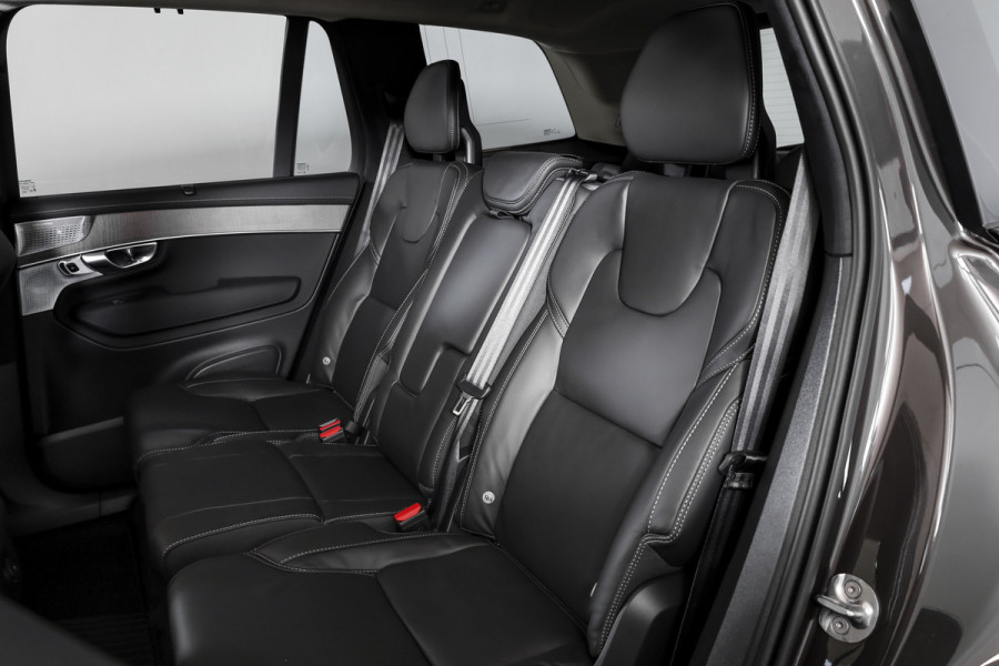 Volvo XC90 2.0 T8 Plug-in hybrid AWD Ultra Dark | Leder Pakket | S/K-Panodak | Luchtvering | Bowers & Wilkins | Elek. Stoel-+massage+verwarming & Ventilatie | Head-Up | Adapt. Cruise |  360 Camera | Google +App. Connect | 22" Diamond 7879