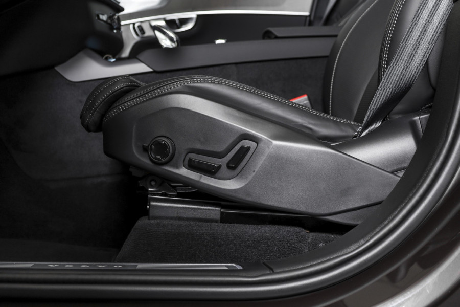 Volvo XC90 2.0 T8 Plug-in hybrid AWD Ultra Dark | Leder Pakket | S/K-Panodak | Luchtvering | Bowers & Wilkins | Elek. Stoel-+massage+verwarming & Ventilatie | Head-Up | Adapt. Cruise |  360 Camera | Google +App. Connect | 22" Diamond 7879