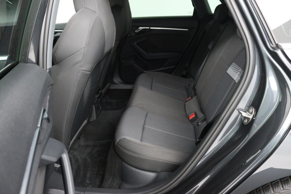 Audi A3 Sportback 30 TFSI Business edition (DIGITALE COCKPIT, PARKEERSENSOREN, CRUISE ADAPTIEF, NAVIGATIE, LANE-ASSIST)
