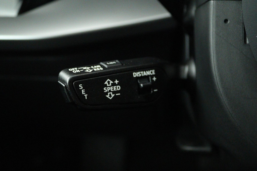 Audi A3 Sportback 30 TFSI Business edition (DIGITALE COCKPIT, PARKEERSENSOREN, CRUISE ADAPTIEF, NAVIGATIE, LANE-ASSIST)