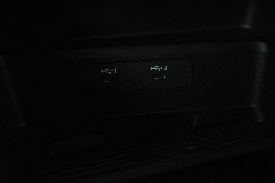 Audi A3 Sportback 30 TFSI Business edition (DIGITALE COCKPIT, PARKEERSENSOREN, CRUISE ADAPTIEF, NAVIGATIE, LANE-ASSIST)