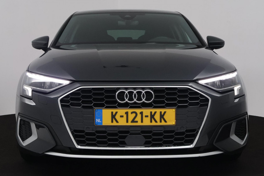 Audi A3 Sportback 30 TFSI Business edition (DIGITALE COCKPIT, PARKEERSENSOREN, CRUISE ADAPTIEF, NAVIGATIE, LANE-ASSIST)