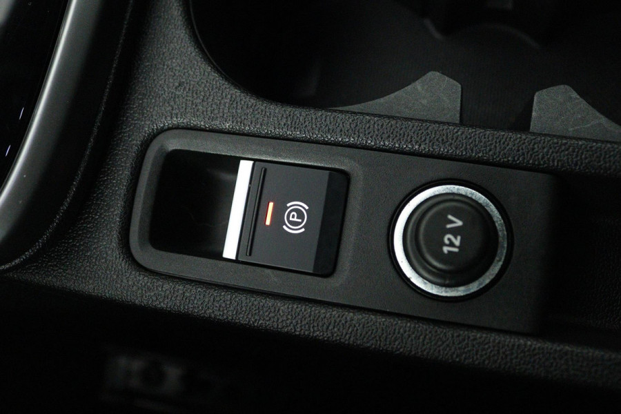 Audi A3 Sportback 30 TFSI Business edition (DIGITALE COCKPIT, PARKEERSENSOREN, CRUISE ADAPTIEF, NAVIGATIE, LANE-ASSIST)