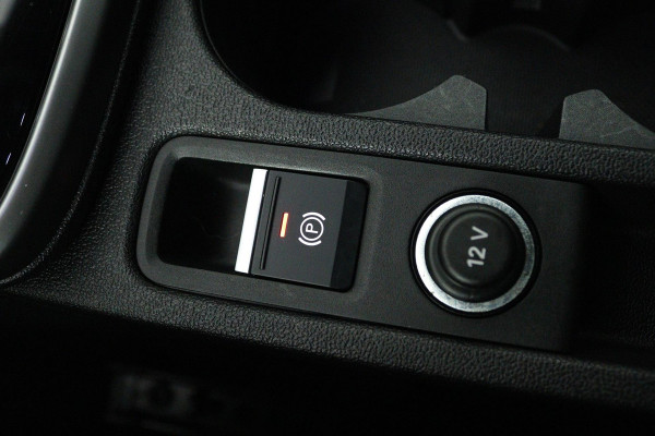 Audi A3 Sportback 30 TFSI Business edition (DIGITALE COCKPIT, PARKEERSENSOREN, CRUISE ADAPTIEF, NAVIGATIE, LANE-ASSIST)