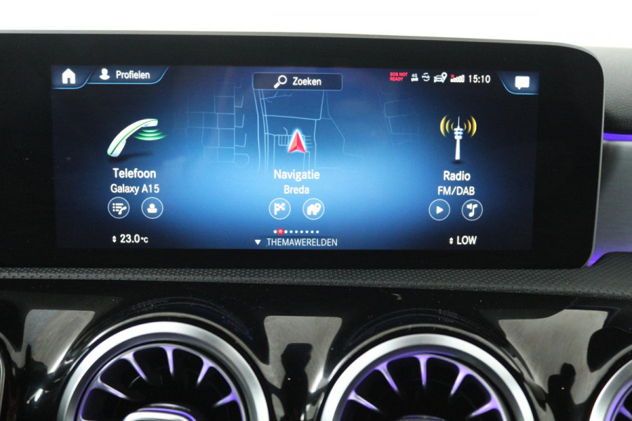 Mercedes-Benz A-Klasse 180 Business Solution AMG (SFEERVERLICHTING, STOELVERWARMING, CRUISE CONTROL, NAVIGATIE, SENSOREN)