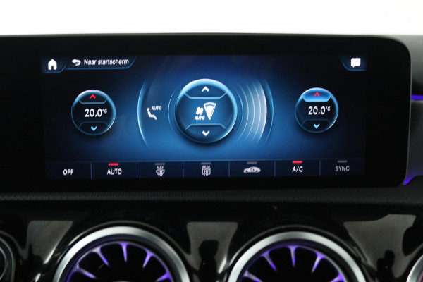 Mercedes-Benz A-Klasse 180 Business Solution AMG (SFEERVERLICHTING, STOELVERWARMING, CRUISE CONTROL, NAVIGATIE, SENSOREN)