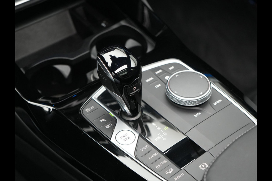 BMW X3 xDrive30e M Sport Plug In Hybrid 293pk Dealer O.H PHEV | Trekhaak Af Fabriek | Panodak | Head Up | Lederen Sportstoelen Memory & Ventilatie | Laser LED | Keyless | Stuur & Stoelen Verwarmd | Apple Carplay | Sfeerverlichting |  Cruise Control