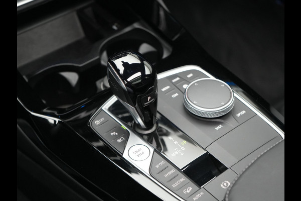 BMW X3 xDrive30e M Sport Plug In Hybrid 293pk Dealer O.H PHEV | Trekhaak Af Fabriek | Panodak | Head Up | Lederen Sportstoelen Memory & Ventilatie | Laser LED | Keyless | Stuur & Stoelen Verwarmd | Apple Carplay | Sfeerverlichting |  Cruise Control