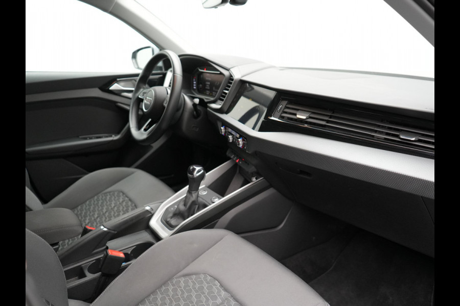 Audi A1 Sportback 30 TFSI S Line 111pk Dealer O.H. | LED | Apple Carplay | Keyless | Stoelverwarming | Navigatie | Virtual Cockpit | DAB | Audi A1 Sportback 30 TFSI S Line 111pk Dealer O.H. | LED | Apple Carplay | Keyless | Stoelverwarming | Navigatie | Virtual Cockpit | DAB |