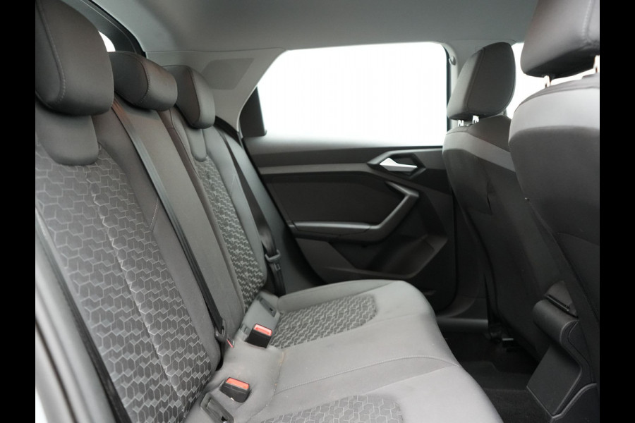 Audi A1 Sportback 30 TFSI S Line 111pk Dealer O.H. | LED | Apple Carplay | Keyless | Stoelverwarming | Navigatie | Virtual Cockpit | DAB | Audi A1 Sportback 30 TFSI S Line 111pk Dealer O.H. | LED | Apple Carplay | Keyless | Stoelverwarming | Navigatie | Virtual Cockpit | DAB |