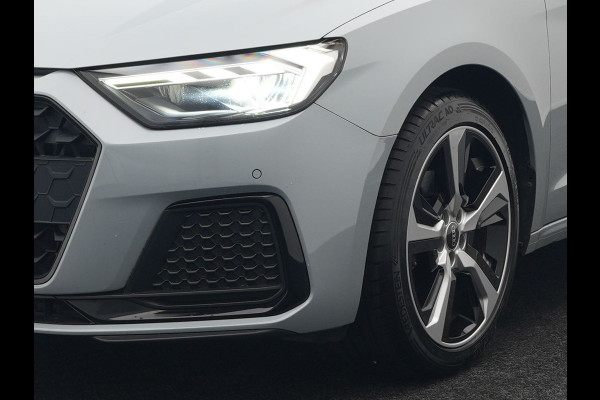 Audi A1 Sportback 30 TFSI S Line 111pk Dealer O.H. | LED | Apple Carplay | Keyless | Stoelverwarming | Navigatie | Virtual Cockpit | DAB | Audi A1 Sportback 30 TFSI S Line 111pk Dealer O.H. | LED | Apple Carplay | Keyless | Stoelverwarming | Navigatie | Virtual Cockpit | DAB |
