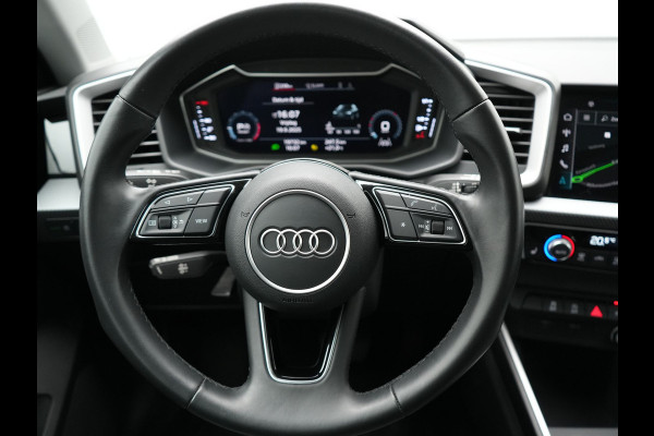 Audi A1 Sportback 30 TFSI S Line 111pk Dealer O.H. | LED | Apple Carplay | Keyless | Stoelverwarming | Navigatie | Virtual Cockpit | DAB | Audi A1 Sportback 30 TFSI S Line 111pk Dealer O.H. | LED | Apple Carplay | Keyless | Stoelverwarming | Navigatie | Virtual Cockpit | DAB |