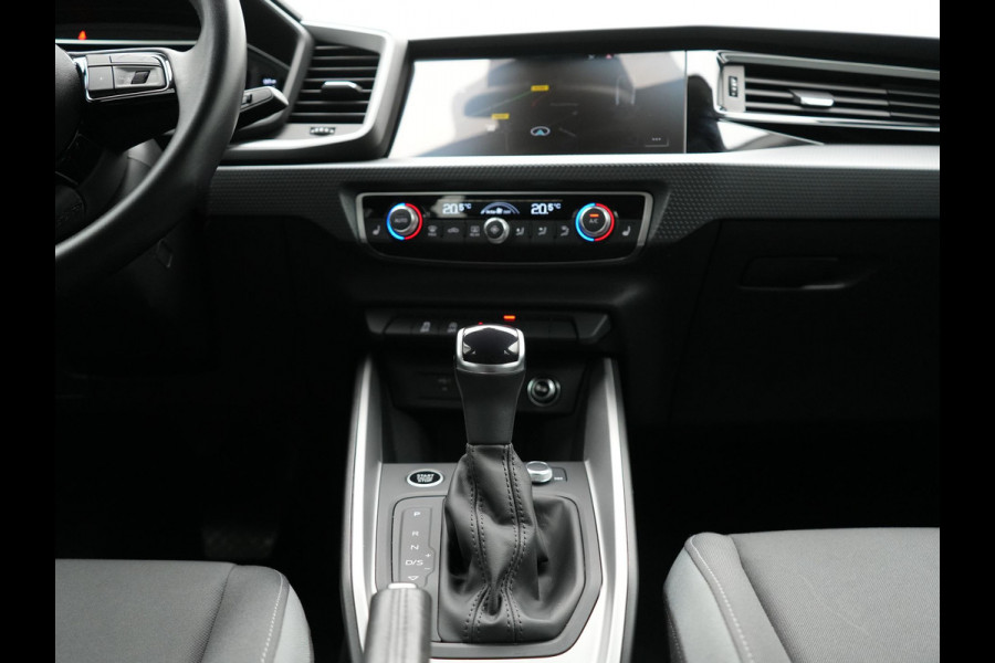 Audi A1 Sportback 30 TFSI S Line 111pk Dealer O.H. | LED | Apple Carplay | Keyless | Stoelverwarming | Navigatie | Virtual Cockpit | DAB | Audi A1 Sportback 30 TFSI S Line 111pk Dealer O.H. | LED | Apple Carplay | Keyless | Stoelverwarming | Navigatie | Virtual Cockpit | DAB |