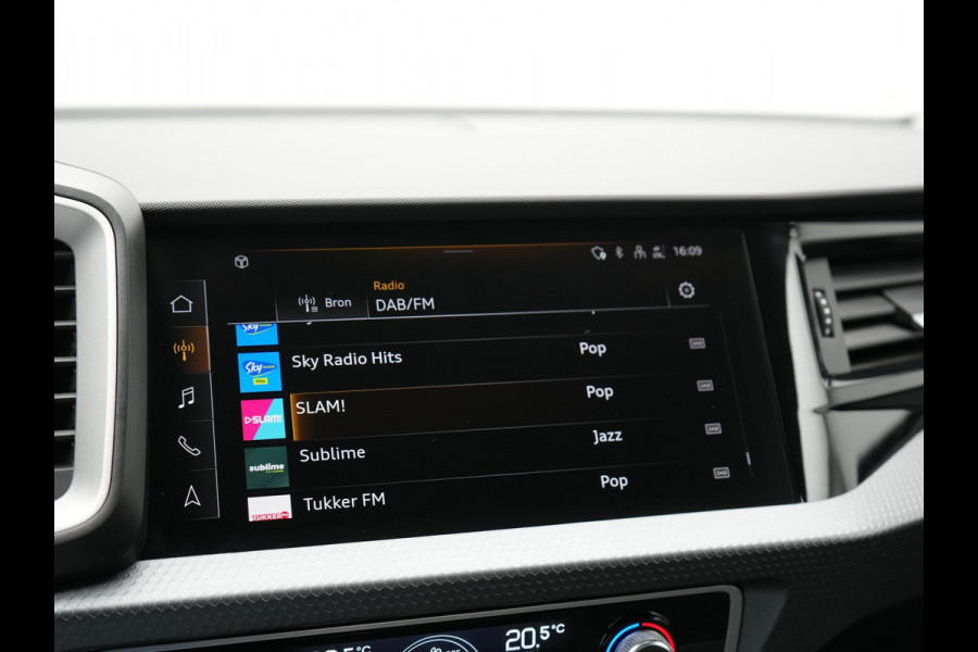 Audi A1 Sportback 30 TFSI S Line 111pk Dealer O.H. | LED | Apple Carplay | Keyless | Stoelverwarming | Navigatie | Virtual Cockpit | DAB | Audi A1 Sportback 30 TFSI S Line 111pk Dealer O.H. | LED | Apple Carplay | Keyless | Stoelverwarming | Navigatie | Virtual Cockpit | DAB |