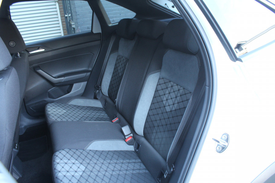 Volkswagen Taigo 1.5 TSI 150pk R-Line DSG7 Clima Cruise Carplay Camera Dig. Cockpit 17"LMV Trekhaak 1200kg