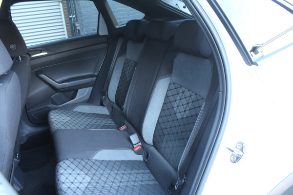 Volkswagen Taigo 1.5 TSI 150pk R-Line DSG7 Clima Cruise Carplay Camera Dig. Cockpit 17"LMV Trekhaak 1200kg