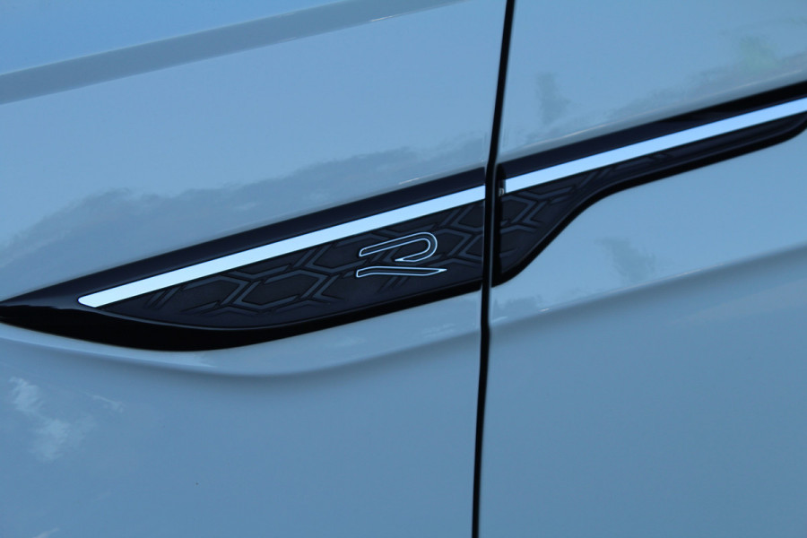 Volkswagen Taigo 1.5 TSI 150pk R-Line DSG7 Clima Cruise Carplay Camera Dig. Cockpit 17"LMV Trekhaak 1200kg