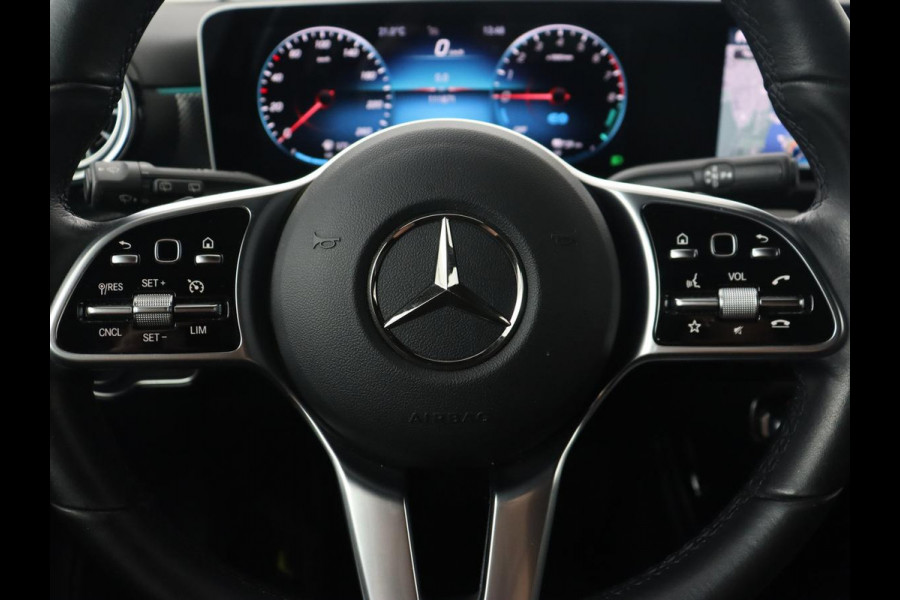 Mercedes-Benz A-Klasse 250e Business Solution Luxury | Leder | Trekhaak | Stoelverwarming | Camera | Sfeerverlichting | Navigatie | Park Assist | Full LED | Widescreen