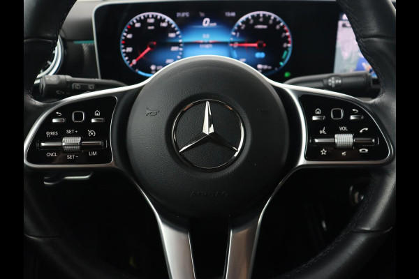 Mercedes-Benz A-Klasse 250e Business Solution Luxury | Leder | Trekhaak | Stoelverwarming | Camera | Sfeerverlichting | Navigatie | Park Assist | Full LED | Widescreen