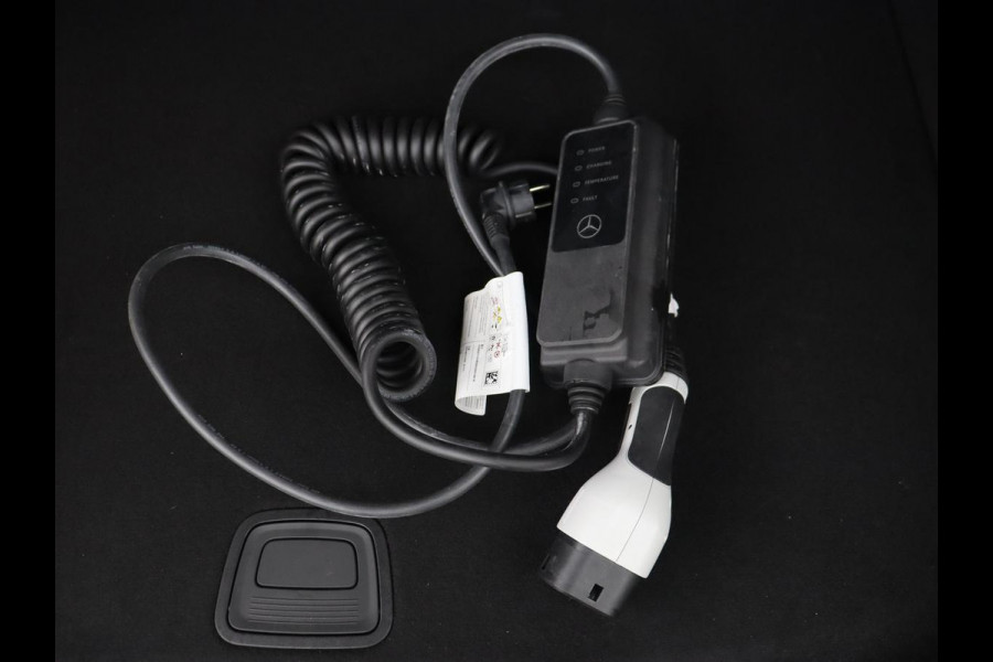 Mercedes-Benz A-Klasse 250e Business Solution Luxury | Leder | Trekhaak | Stoelverwarming | Camera | Sfeerverlichting | Navigatie | Park Assist | Full LED | Widescreen