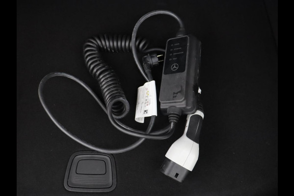 Mercedes-Benz A-Klasse 250e Business Solution Luxury | Leder | Trekhaak | Stoelverwarming | Camera | Sfeerverlichting | Navigatie | Park Assist | Full LED | Widescreen
