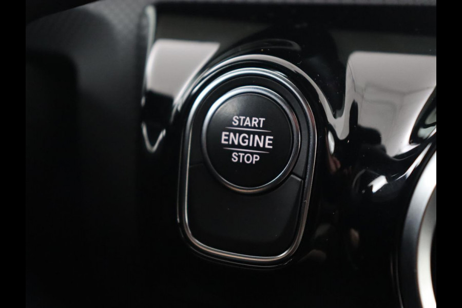 Mercedes-Benz A-Klasse 250e Business Solution Luxury | Leder | Trekhaak | Stoelverwarming | Camera | Sfeerverlichting | Navigatie | Park Assist | Full LED | Widescreen