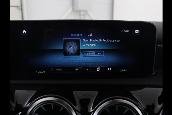 Mercedes-Benz A-Klasse 250e Business Solution Luxury | Leder | Trekhaak | Stoelverwarming | Camera | Sfeerverlichting | Navigatie | Park Assist | Full LED | Widescreen