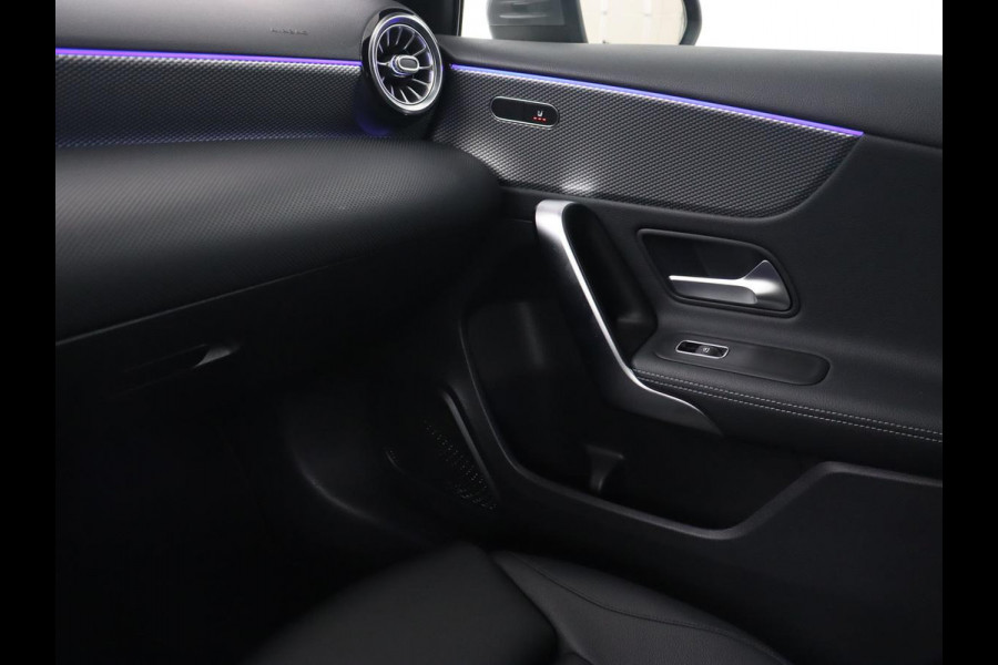 Mercedes-Benz A-Klasse 250e Business Solution Luxury | Leder | Trekhaak | Stoelverwarming | Camera | Sfeerverlichting | Navigatie | Park Assist | Full LED | Widescreen
