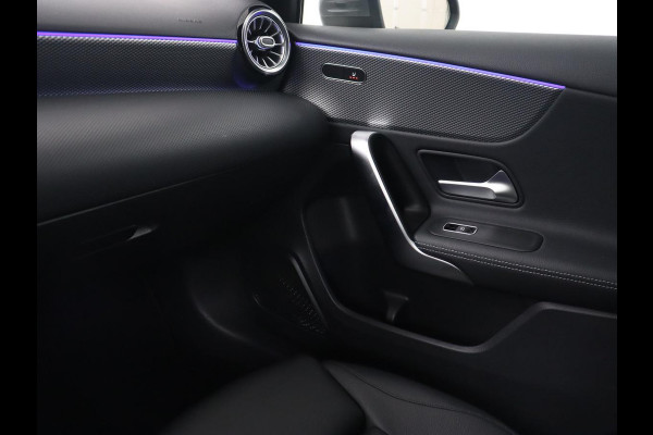 Mercedes-Benz A-Klasse 250e Business Solution Luxury | Leder | Trekhaak | Stoelverwarming | Camera | Sfeerverlichting | Navigatie | Park Assist | Full LED | Widescreen