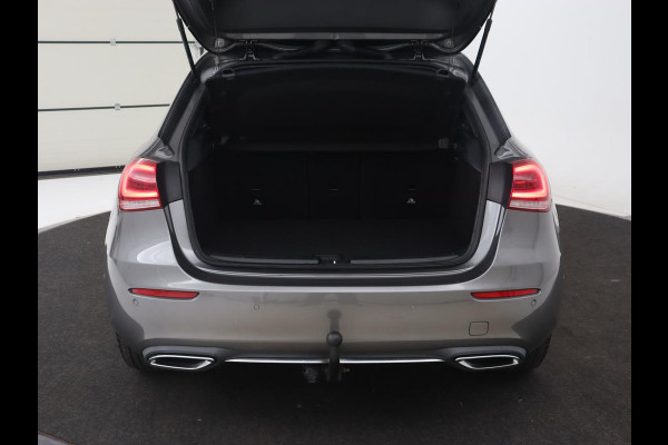 Mercedes-Benz A-Klasse 250e Business Solution Luxury | Leder | Trekhaak | Stoelverwarming | Camera | Sfeerverlichting | Navigatie | Park Assist | Full LED | Widescreen