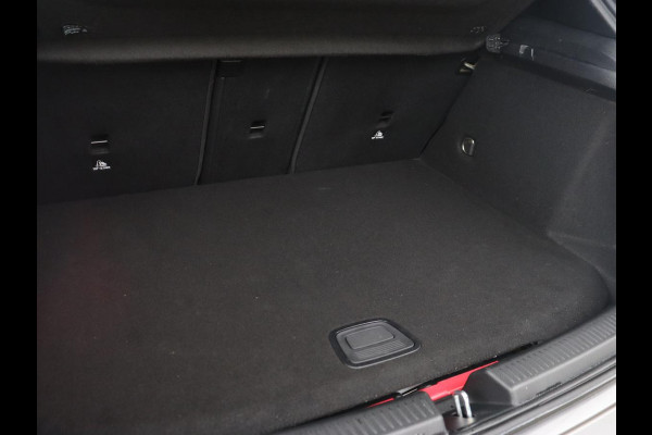 Mercedes-Benz A-Klasse 250e Business Solution Luxury | Leder | Trekhaak | Stoelverwarming | Camera | Sfeerverlichting | Navigatie | Park Assist | Full LED | Widescreen