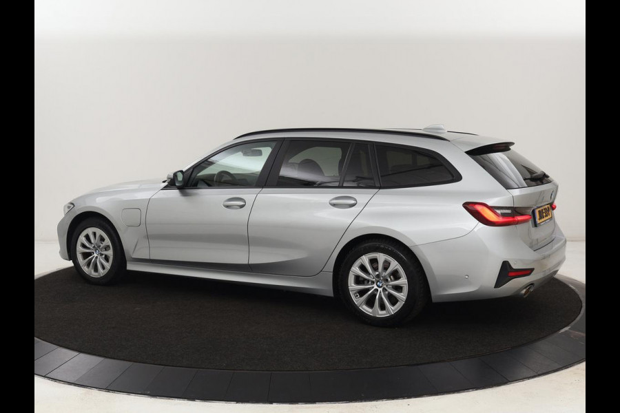 BMW 3 Serie Touring 330e | Keyless | Full LED | Carplay | Navigatie | Leder | Stoelverwarming | Camera | LMV 17 inch | Cruise control | Getint glas