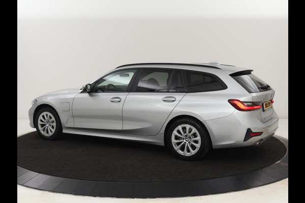 BMW 3 Serie Touring 330e | Keyless | Full LED | Carplay | Navigatie | Leder | Stoelverwarming | Camera | LMV 17 inch | Cruise control | Getint glas